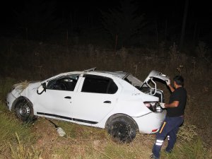 Aynı Yönde Seyreden İki Otomobil Çarpıştı: 3 Yaralı