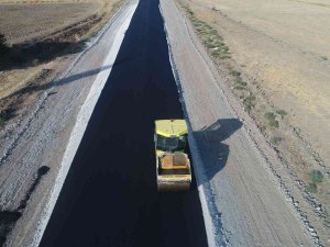 Erzincan’da Sonbaharın Gelmesiyle Sezonun Son Asfalt Serim Çalışmaları Devam Ediyor