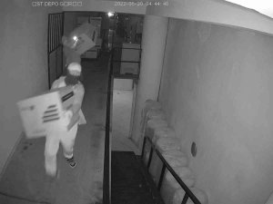 Pendik’te 200 Bin Liralık Soygun: Depoyu Boşalttılar