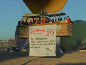Kapadokya’da Balonlar, Dmd Hastalığının Uçup Gitmesi İçin Uçtu