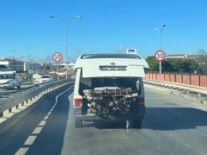 İ̇skele Demirleri Minibüs Bagajında Tehlike Oluşturdu