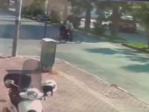 Yaşlı Adamın Bisikletiyle Ölüme Gidişi Kameraya Yansıdı