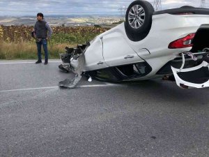 Seyir Halindeki Otomobilin Takla Atma Anı Kamerada