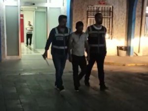 Kazıda Bulduğu Tarihi Eser Parçalarını Satmak İsterken Yakalandı