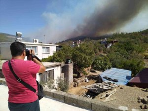 Mersin’deki Orman Yangını Sürüyor: 30 Ev Tedbiren Boşaltıldı