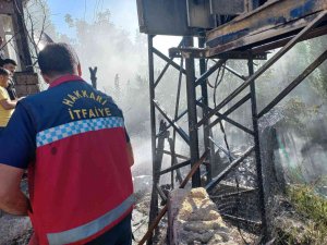 Alev Topuna Dönen Elektrik Trafosu Korkuya Neden Oldu