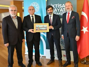 Türkiye’deki İş Ortaklıklarının İncelendiği ‘İ̇ktisadi Hayatta Ortaklıklar’ Kitabı Yayımlandı