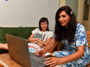 Görme Engelli Genç Kıza Eğitim Yardımı Desteği