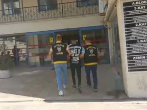 Arka Kapıdan Girdi, 300 Binlik Motosikletle Ön Kapıdan Çıkıp Gitti