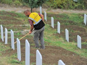 Büyükşehir 153 Kimsesizin Mezar Taşını Yaptırdı