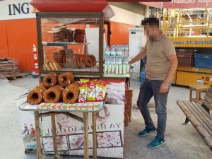 Polis Simitçi Kılığına Girdi, Hırsızlık Şüphelisi Kadını Yakaladı