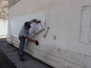 Pazar Alanında Hasarlı Yerler Onarıldı