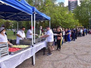 Esogü Hastanesi Personeli Pilav Günü’nde Buluştu
