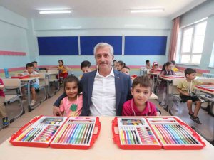 İ̇lkokul Öğrencilerine Boyama Ve Okuma Seti