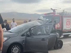 Kamyonun Arkadan Çarptığı Otomobildeki 1 Kişi Öldü, 3 Kişi Ağır Yaralandı