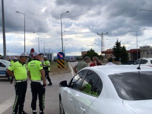 Sinop’ta Otomobilin Çarptığı Genç Kız Yaralandı