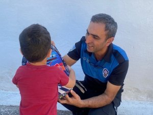 Polis İhtiyaç Sahibi Öğrencileri Unutmadı