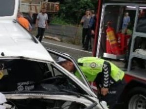 Otomobille Çarpışan Araç Dereye Uçtu: 6 Yaralı