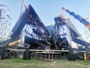 İ̇zmir’de Tarkan Konseri Öncesi Çöken Platformda İncelemeler Gerçekleştirildi