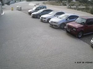 Kadın Şoför Tofaş’la Yanlayarak Kaza Yapınca, Direksiyona Erkek Şoför Geçerek Kaçtılar