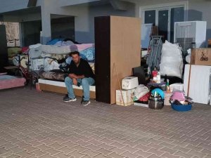 Arsa Sahibi İle Müteahhit Firma Zıtlaştı, Tapusunu Alamayan Ev Sahipleri Sokağa Atıldı