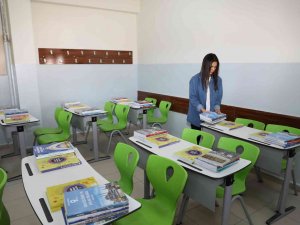Ağrı’da Ücretsiz Ders Ve Kaynak Kitapları Öğrenci Sıralarına Bırakıldı