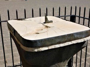 8 Asırlık Güneş Saati Zamanı Göstermeye Devam Ediyor