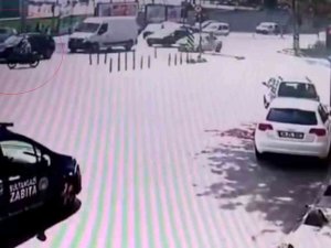 Motokurye Dönüş Yapan Polis Aracına Çarptı: Kaza Anı Kamerada