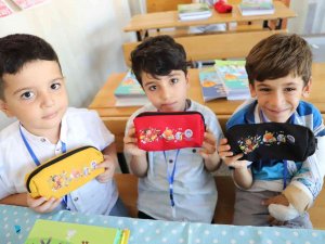 Minik Öğrencilere Kırtasiye Sürprizi