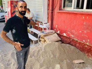 Çimentosu Çalınan Usta ’Sorma Ne Haldeyim’ Şarkısıyla Hırsızlara Sitem Etti
