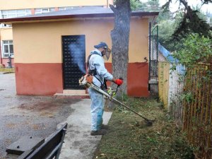 İ̇zmit Belediyesi, Yeni Dönem Öncesi Okul Bahçelerini Temizliyor