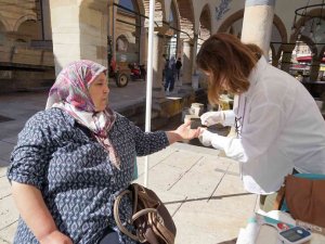 Tarihi Meydanda ’Halk Sağlığı Sokağı’ Kuruldu, Vatandaşlar Ücretsiz Test Yaptırdı