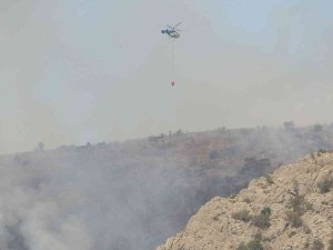 Mersin’deki Orman Yangınında Soğutma Çalışmaları Sürüyor