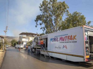 Mobil Mutfak Tırı Yangın Bölgesinde