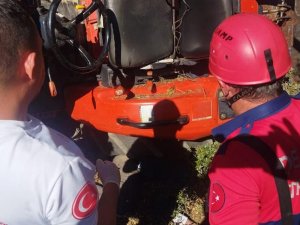 Uçuruma Yuvarlanan Traktörün Yaşlı Sürücüsü Öldü