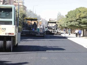 Toki̇ Konutlarında Sıcak Asfalt Serimi Başladı