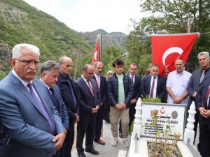 İ̇lksan’dan Şehit Öğretmen Necmettin Yılmaz’ın Kabrine Ziyaret