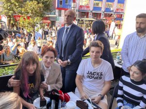 İ̇yi̇ Parti Genel Başkanı Akşener’den Bakırköy’de Esnaf Ziyareti