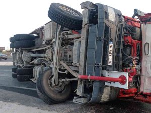 İ̇tfaiye Aracı Devrildi, 3 İtfaiye Eri Yaralandı