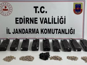 Çantasından 13 Kilogram Afyon Sakızı İle 967 Adet Uyuşturucu Hap Çıktı
