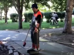 Temizlikçi Kılığına Giren Polisin Takip Ettiği Şahıstan Uyuşturucu Çıktı