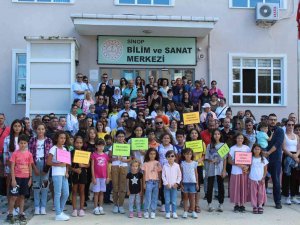 Sinop’ta Veliler Okul Önünde Toplandı