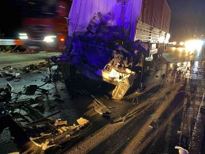 Isparta’da İki Tır Çarpıştı: 2 Ölü