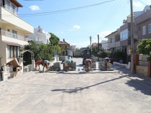 Burhaniye’de Yollar Yenileniyor