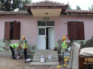 Amasya’da Köy Okullarını Gönüllü Liselilerin ’Tamir Takımı’ Boyadı