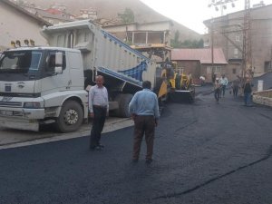 Hakkari’de Asfalt Ve Parke Taşı Çalışmaları Devam Ediyor