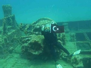 Yunanlılara Kafa Tutan Türk Balıkçı, Çanakkale Savaşları’ndan Kalma ‘Lundy’ Batığına Daldı