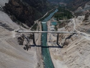 Türkiye’nin En Yüksek Barajından Etkilenen Köy Yolları Yeniden Yapılıyor