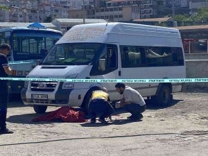 Dolmuşun Altında Kalan 90 Yaşındaki Adam Hayatını Kaybetti
