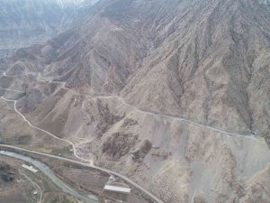 Yusufeli Barajı Köy Yolları Yapımı İnşaatında Çalışmalar Devam Ediyor